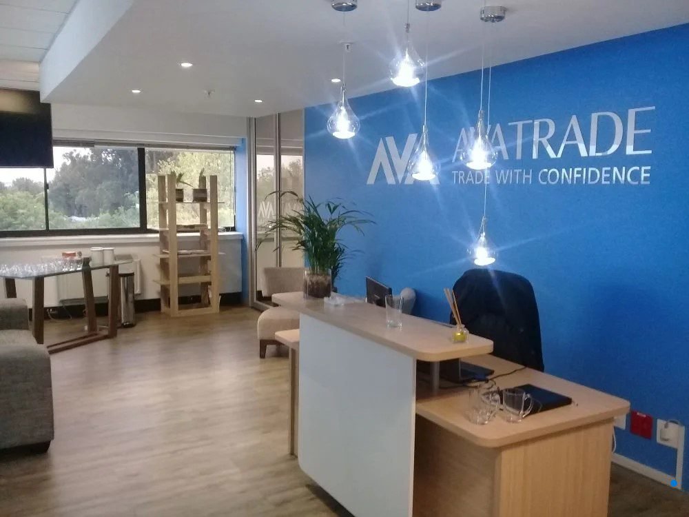 اكتشف مراجعة شاملة لشركة AvaTrade في 2025، مع تحليل دقيق للتراخيص، الخدمات، المنصات، الشفافية، والتحديات التي تواجه المتداولين في الشرق الأوسط والعالم.